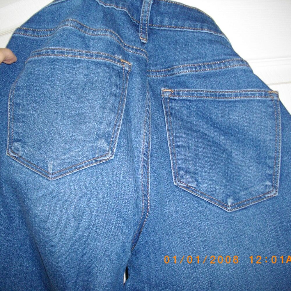 Women's Sonoma straight leg medium wash jean. Size 8S